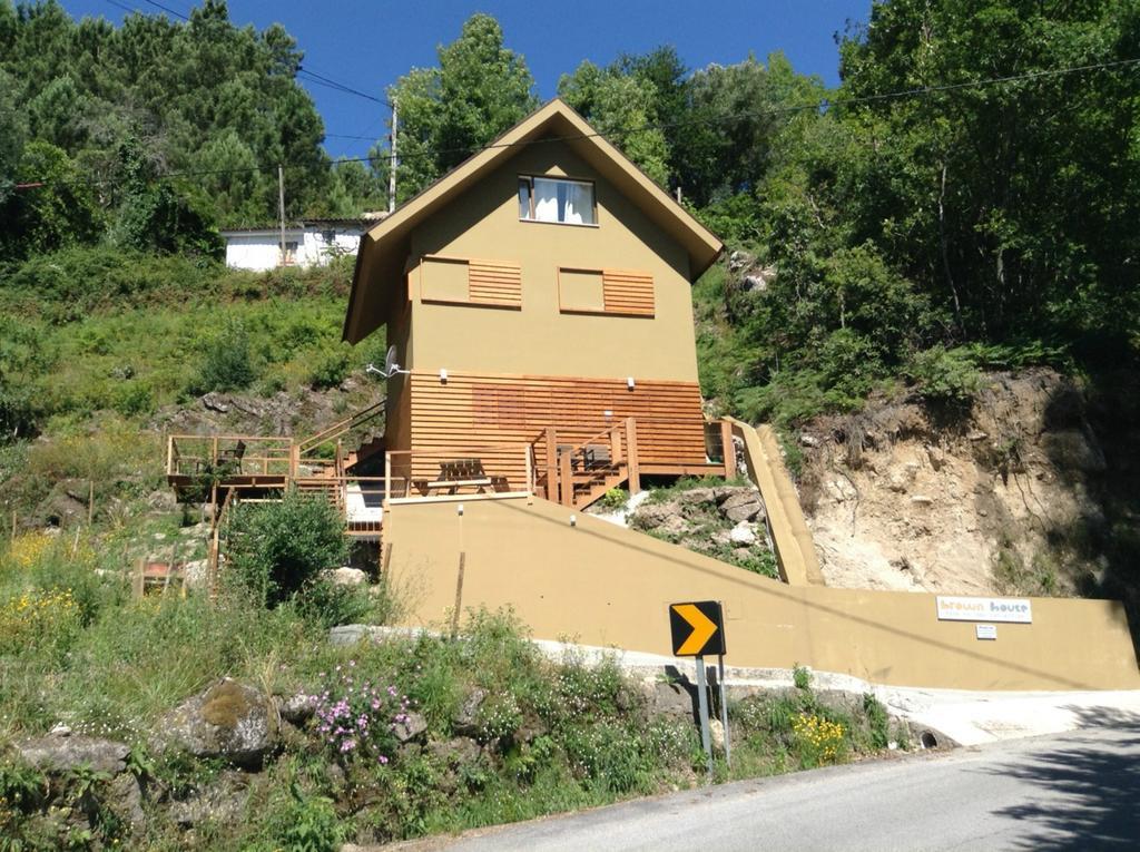 Brown House Villa Geres Exterior photo